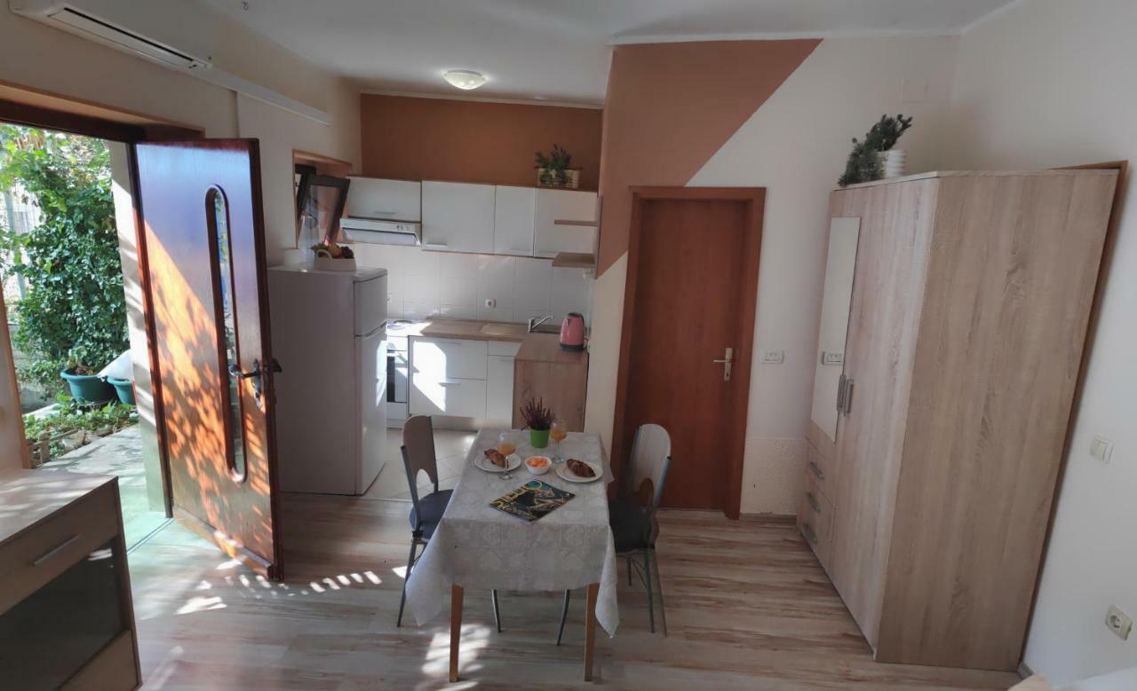 Apartments Niko Omiš Exterior foto